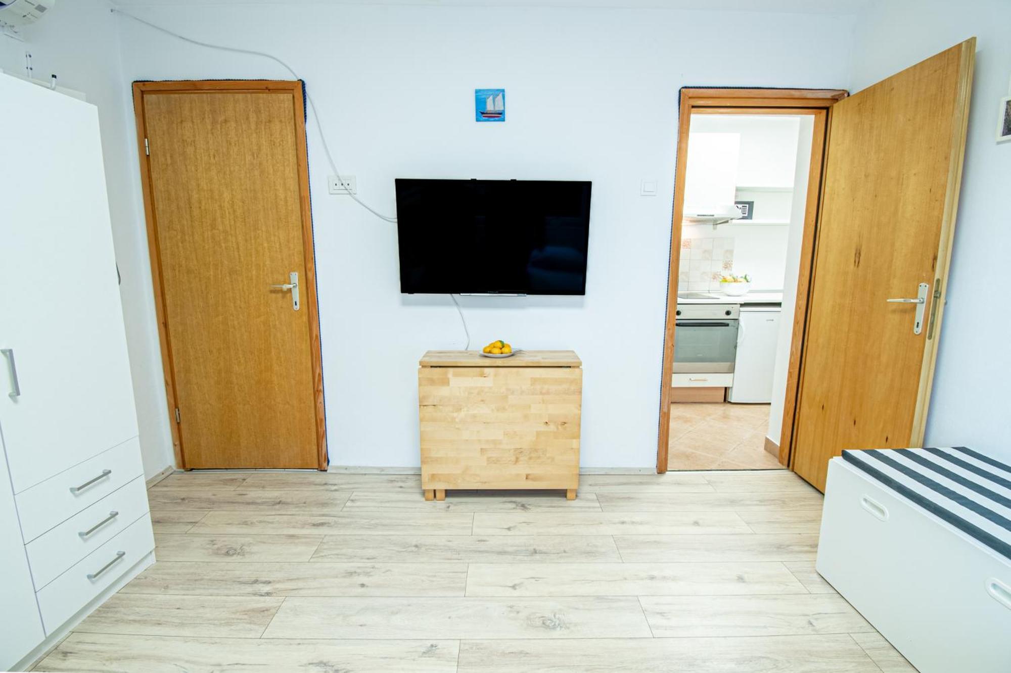 Umag Center Apartment Parking By Rentistra 外观 照片